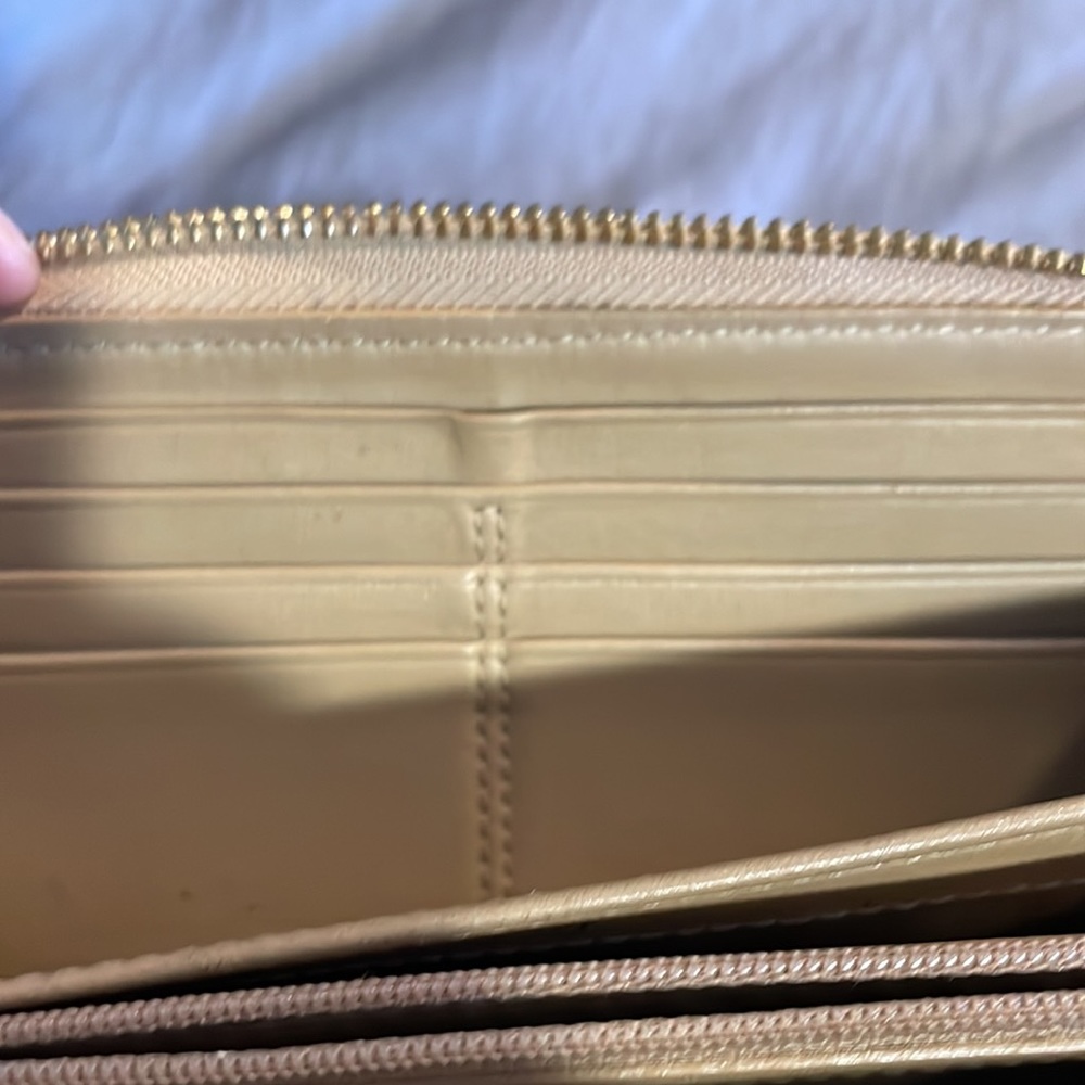 Beautiful Coach Wallet - Picture 5 of 8